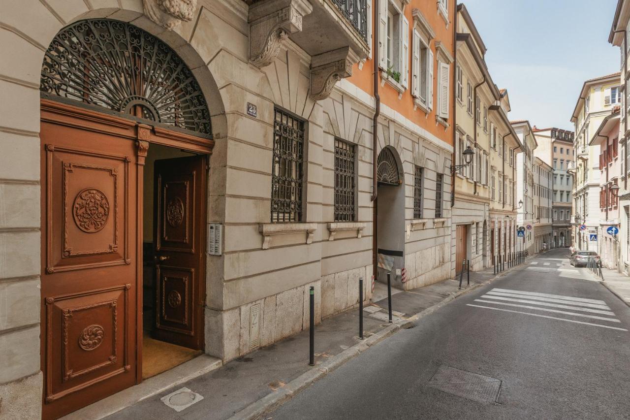 Suite Saba, Stile E Parcheggio In Centro A Триест Экстерьер фото