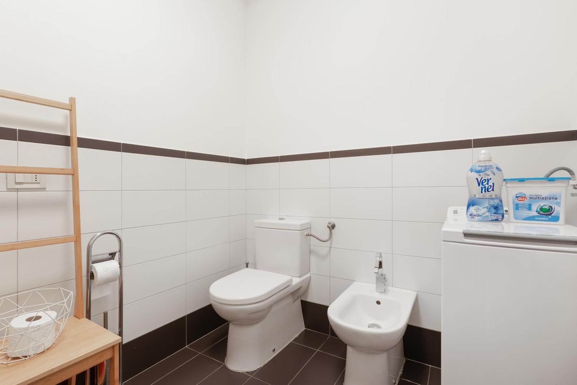 Suite Saba, Stile E Parcheggio In Centro A Триест Экстерьер фото